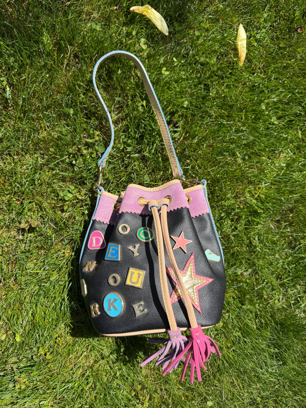 ✨💕Vintage Y2K Dooney & Bourke Charm Lindsay Lohan Bucket Bag in Black/ Pink✨💕 - Picture 11 of 16